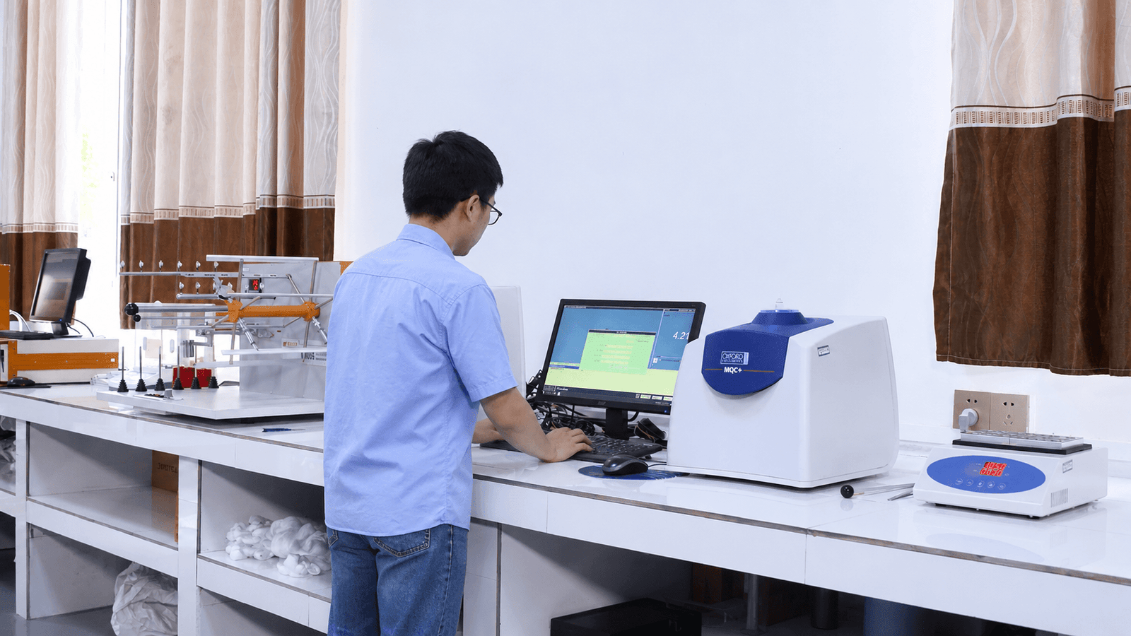 Custom OEM packaging and labelling